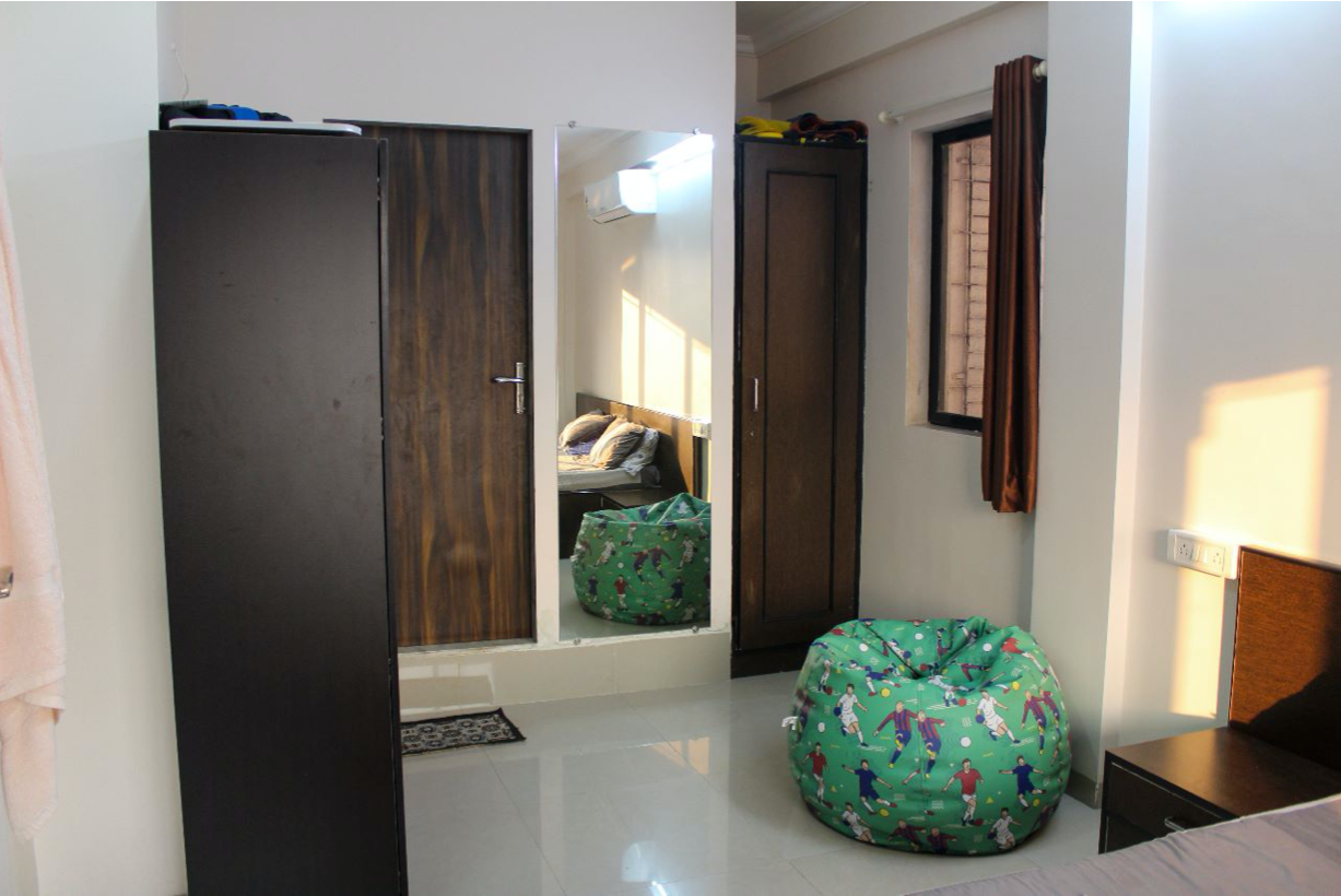 2 BHK Fully Furnished in Sadanand Classic , Khar West